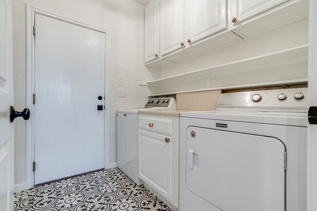 Building Photo - 6308 Parsley Hill