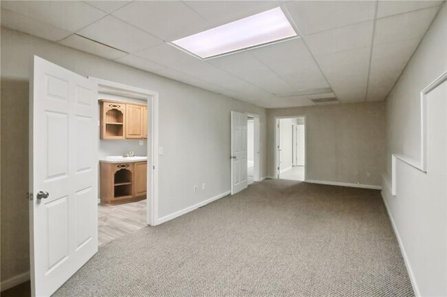 Building Photo - 2011 Chelton Way SE