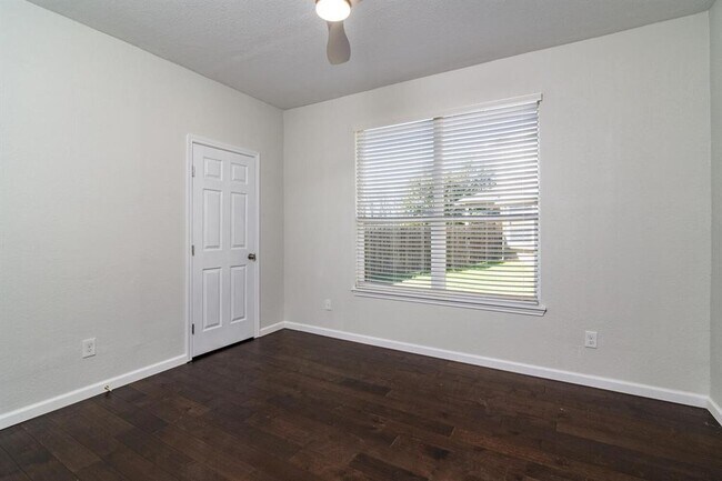 Building Photo - 9628 Beechnut Dr