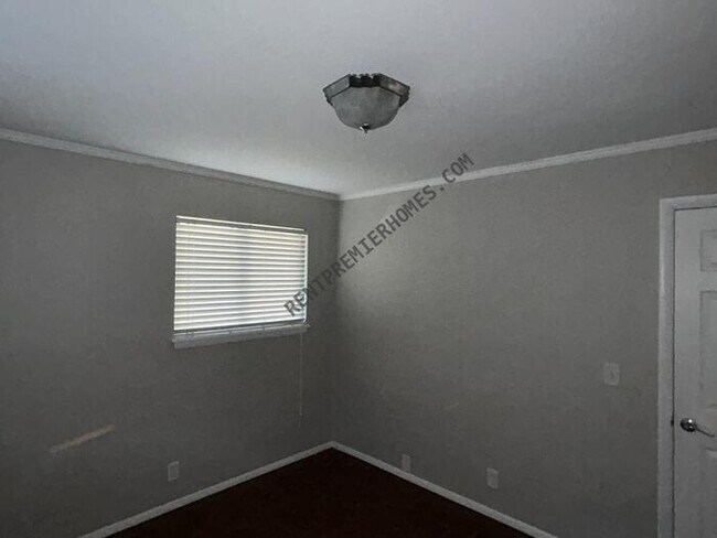 Building Photo - 5406 E 25th Pl