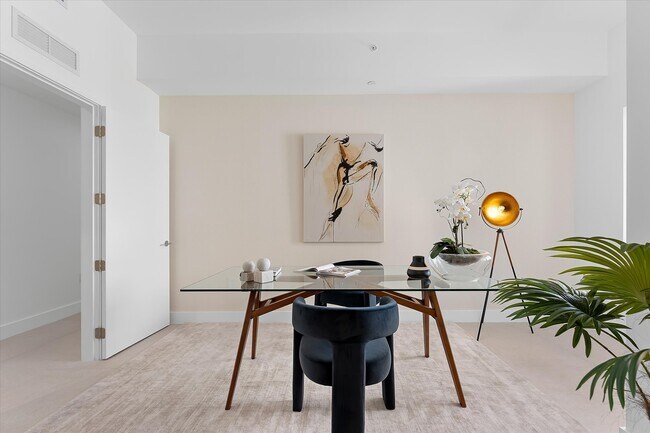 Building Photo - 700 NE 24th St