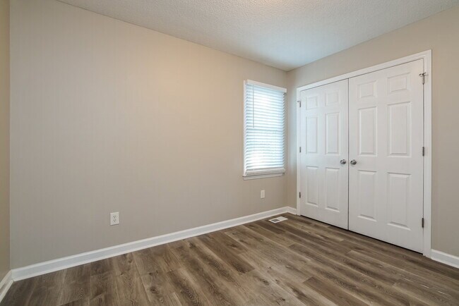 Building Photo - 3007 Brittany Dr