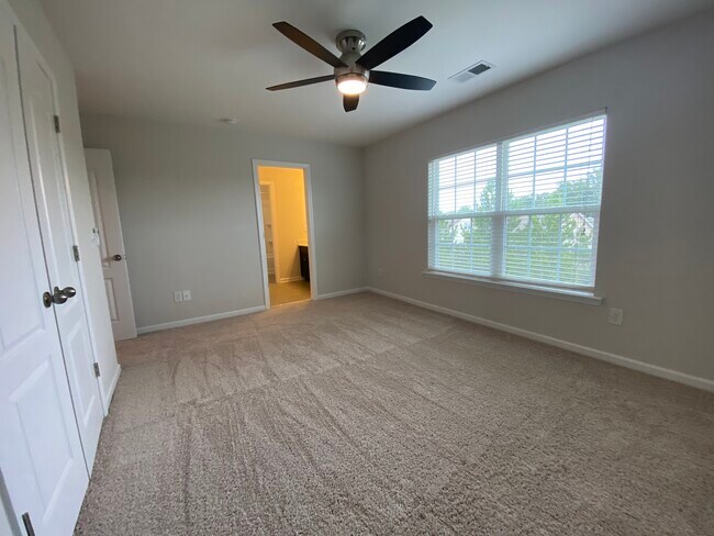 Building Photo - 454 Livingston Dr