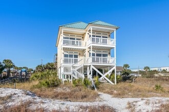 Building Photo - Newly Renovated Beach Front Four Bedroom Home