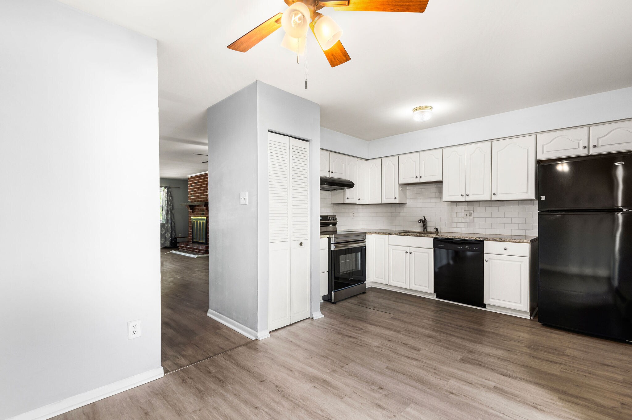 Building Photo - 1705 Walnut Ridge Est