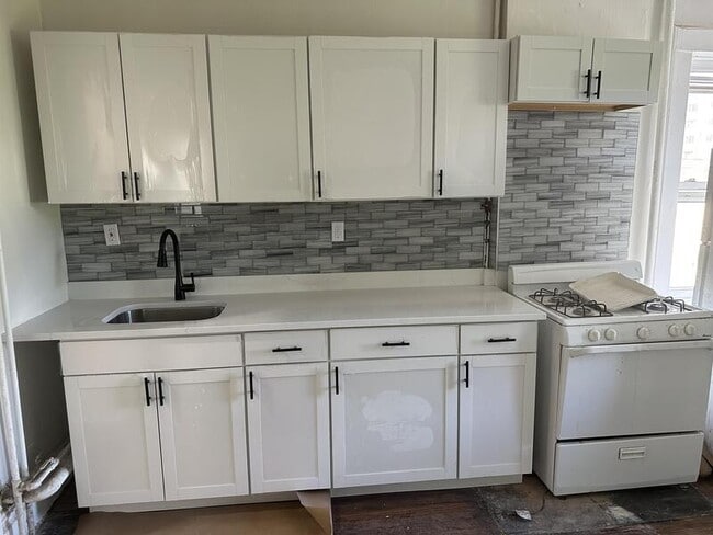 Building Photo - 115 N 5th Ave