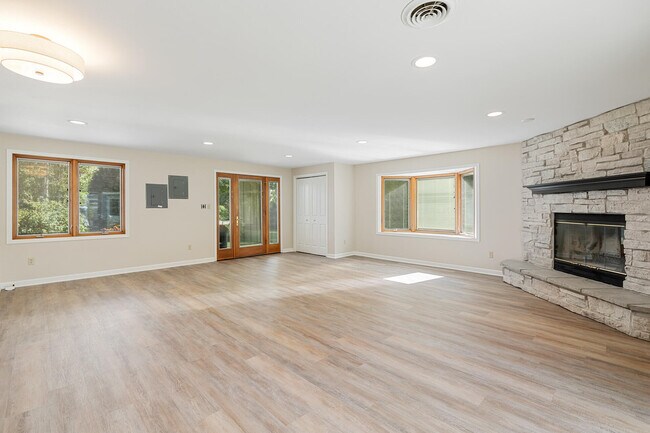 Building Photo - 4705 Highland Park Dr