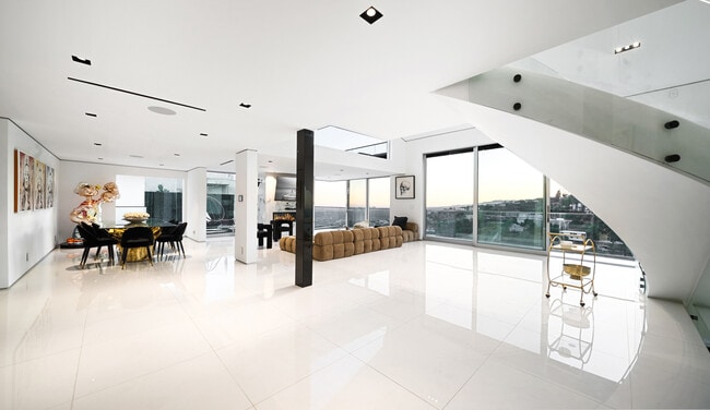 Building Photo - 1623 Viewmont Dr