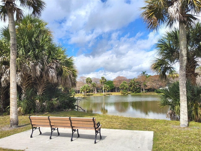 Building Photo - 112 Royal Pk Dr