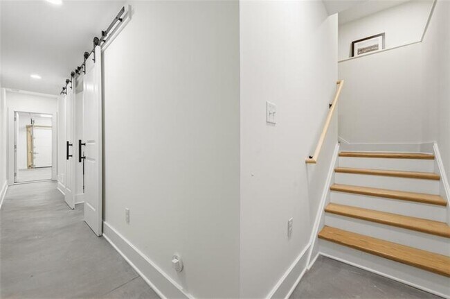 Building Photo - 1361 Hawthorne St