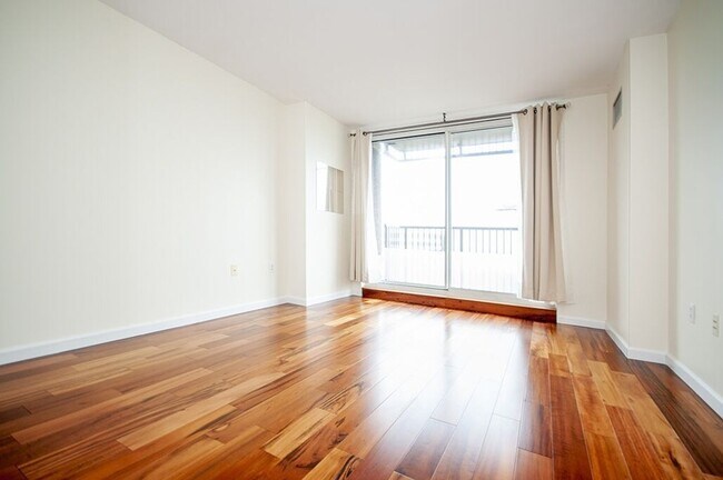 Building Photo - 10 Museum Way