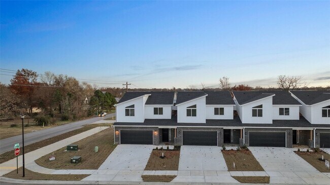 Building Photo - 1861 Lapis Ave