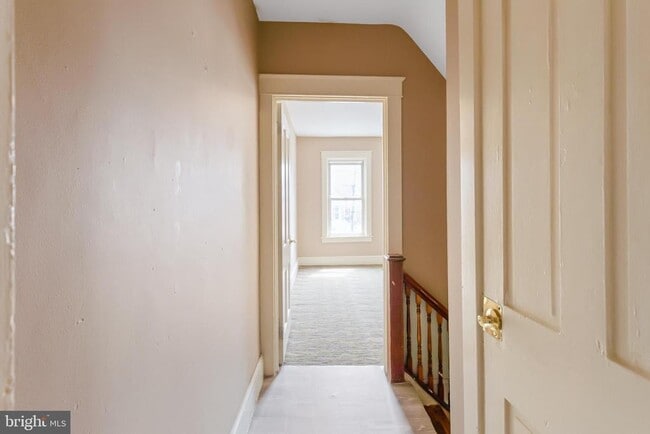 Building Photo - 443 Manor St