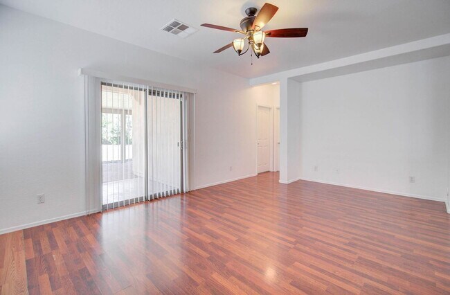 Building Photo - 4836 S Summit Ct