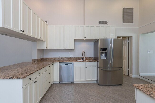 Building Photo - Charming Bungalow in Prime South Tampa – Plant High School District!