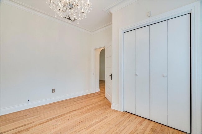 Building Photo - 512 E 49th St