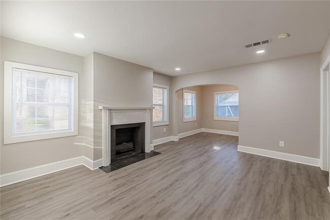 Building Photo - 1376 Westmont Rd SW