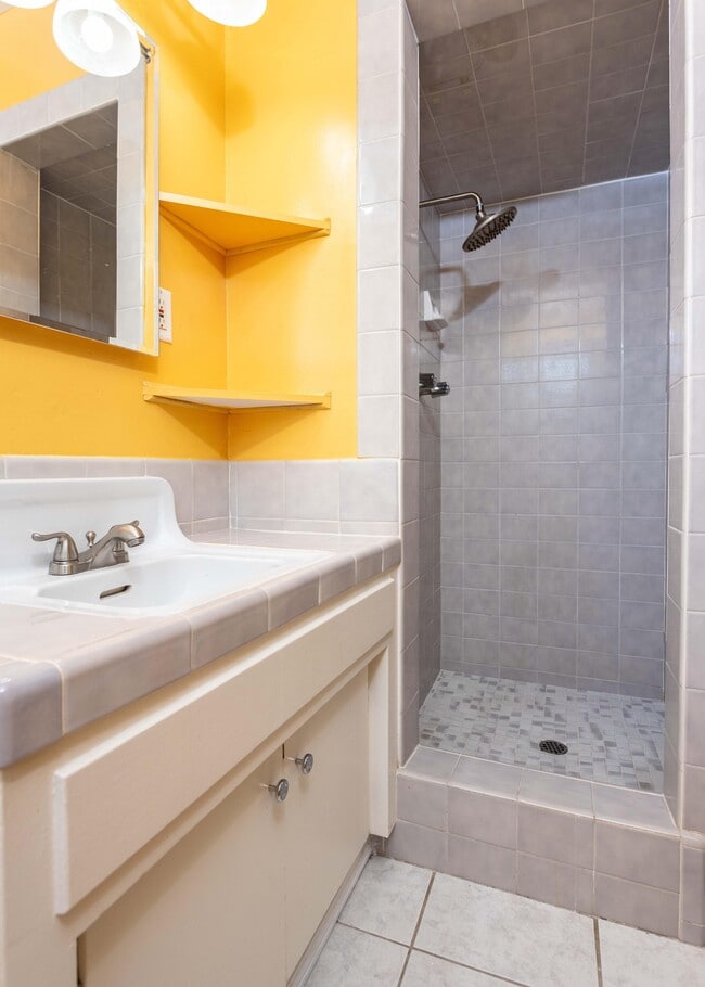 Building Photo - 1312 Telegraph Ave