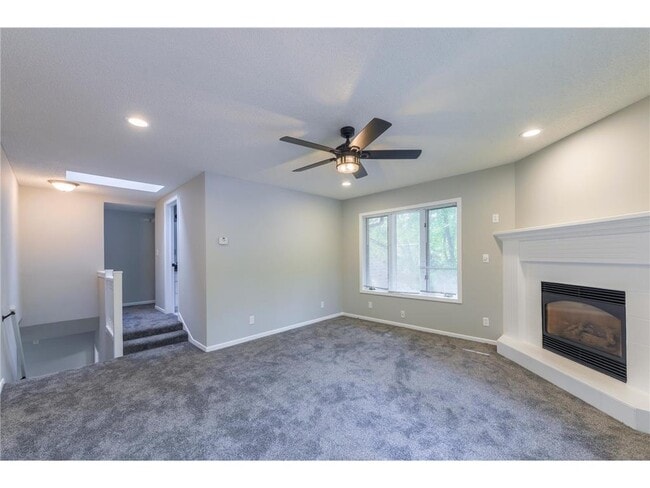 Building Photo - 11020 W River Rd