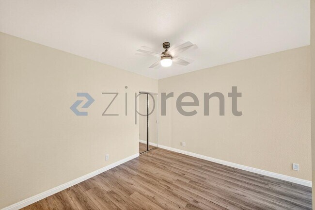 Building Photo - 10215 Variel Ave