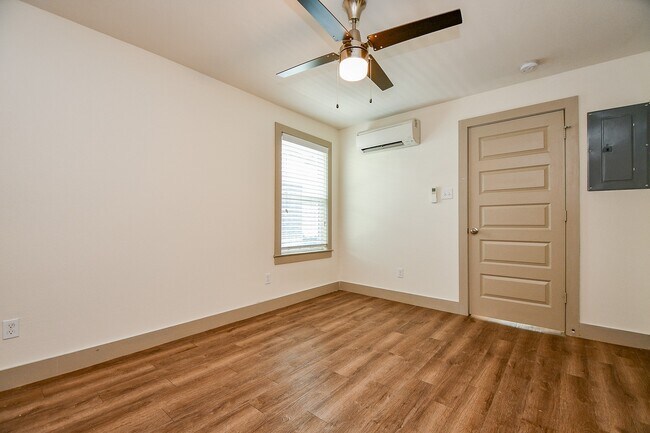 Building Photo - 1009 Enid St