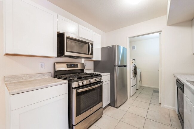 Building Photo - Spacious Condo with Resort-Style Amenities!