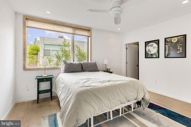 Building Photo - 1108 N Bodine St