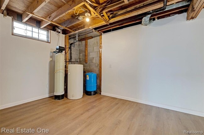 Building Photo - 1982 S Ortonville Rd