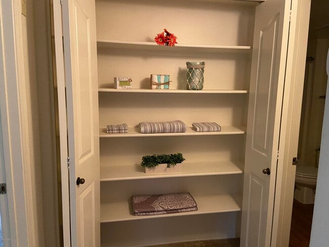 Building Photo - 5751 N Kolb Rd