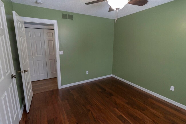 Building Photo - 4500 W Bridgewood Dr