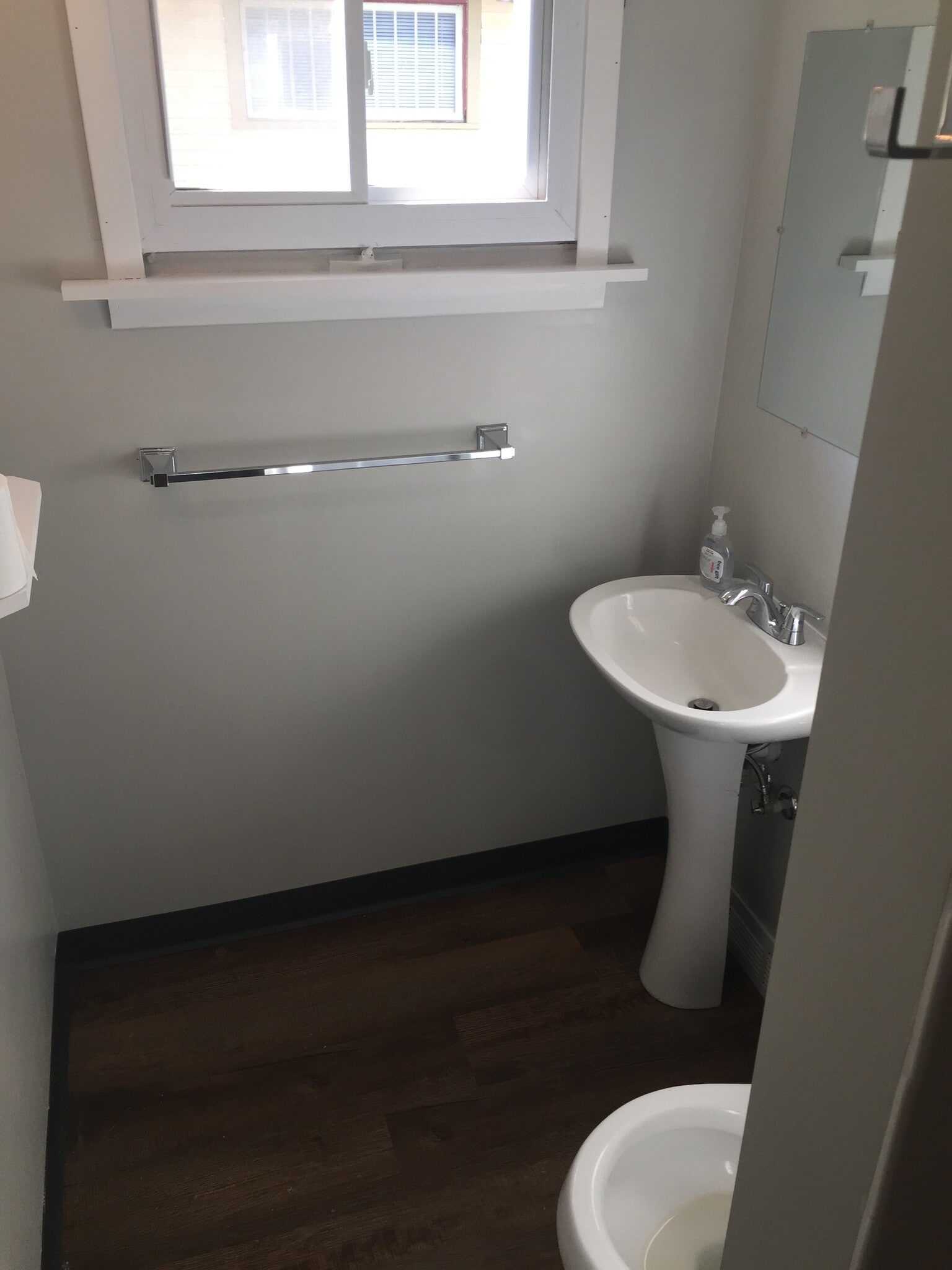 bathroom - 614 Forest St