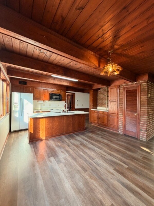 Building Photo - 250 Running Deer Rd