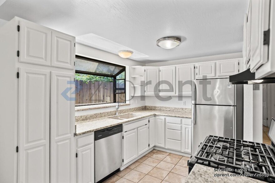 Building Photo - 499 Pebble Dr