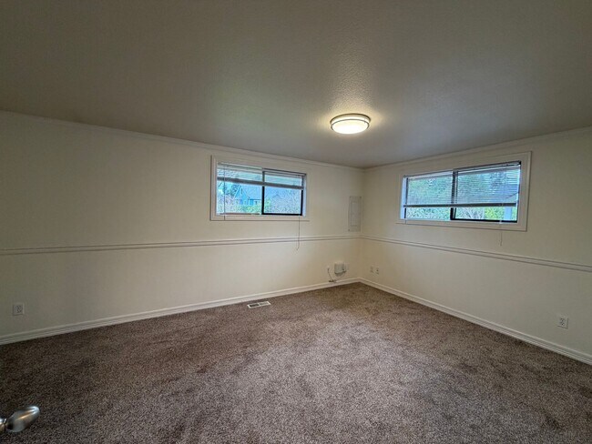 Building Photo - Charming Everett Rambler — 3 Bedrooms + Bonus Room