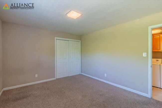 Building Photo - 1518 College Ave