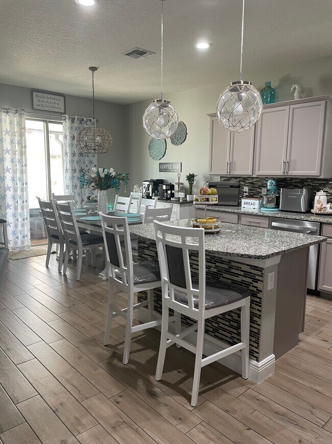 Building Photo - 8835 Hinsdale Heights Dr