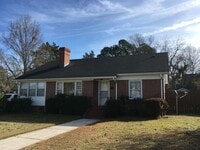 Building Photo - Brick home close to shopping