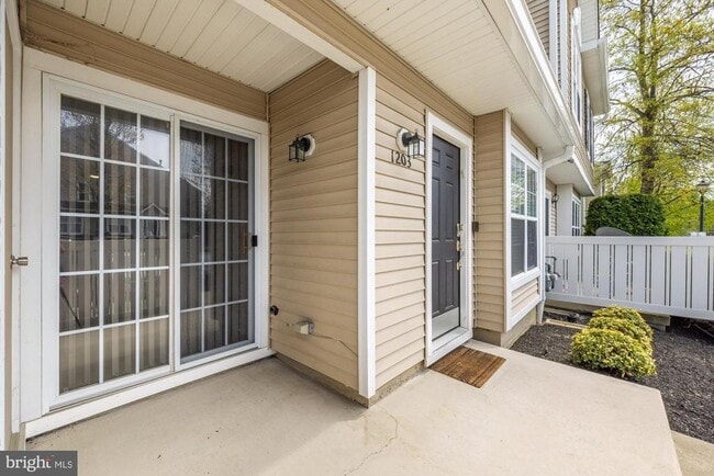 Building Photo - 1203 Delancey Way
