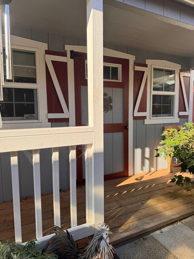 Building Photo - BRING YOUR ATV - JUST MINUTES FROM THE DUNES!