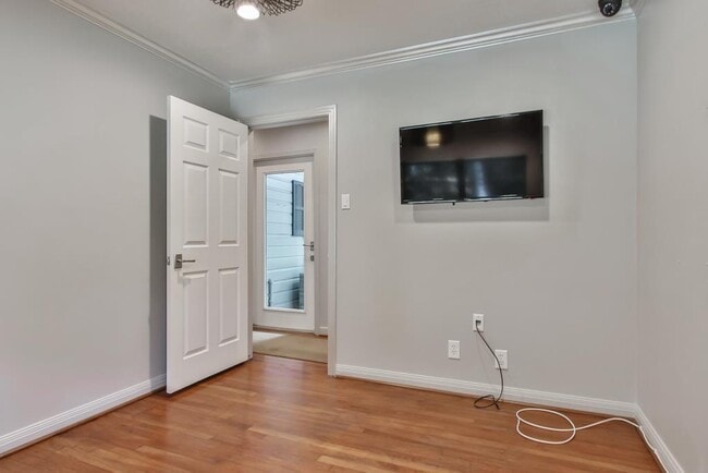 Building Photo - 4614 Maple St
