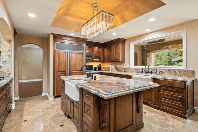 Building Photo - Elegant 5BR Furnished Estate with Pool & G...