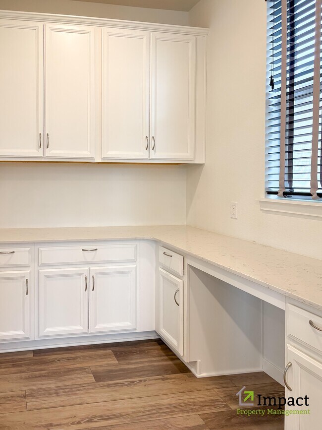 Building Photo - 10228 Vaughn St