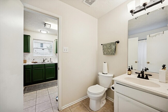 Building Photo - 8807 Sage Pl Dr