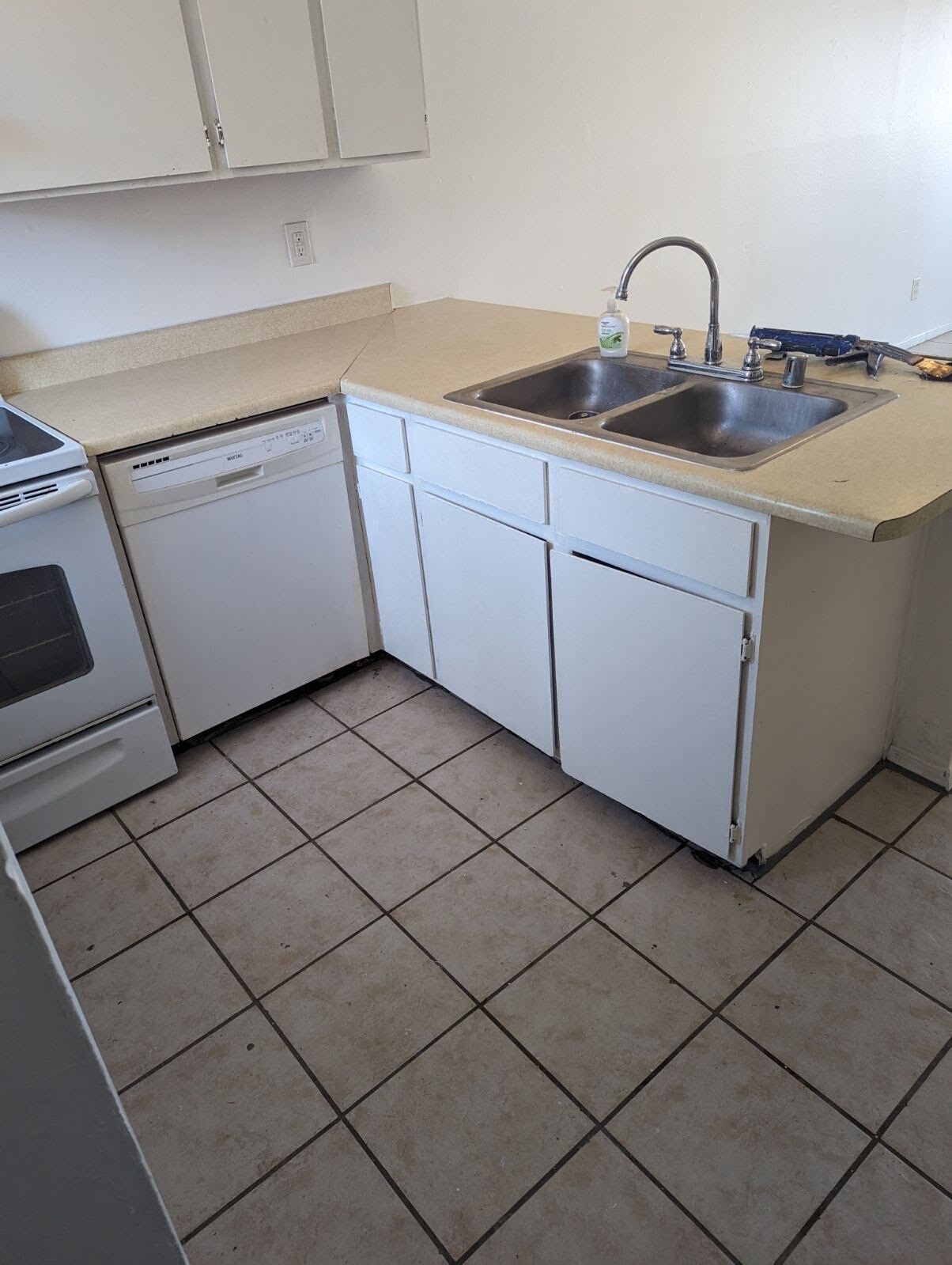 Building Photo - 2329 Sambrano Ave