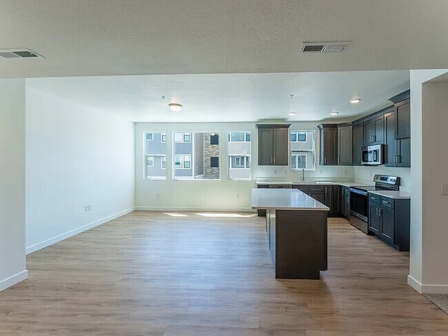Building Photo - 8362 S Iris Lumi Ln