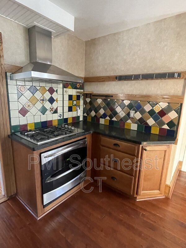 Building Photo - 26 Academy Ln