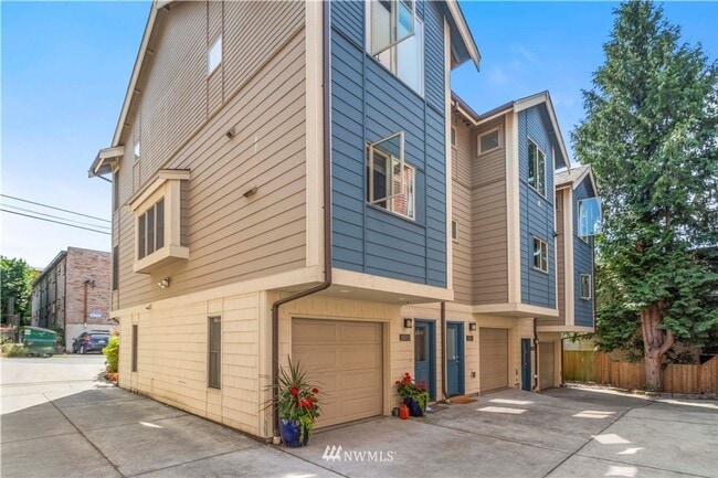 Primary Photo - Columbia City Beauty with option to purcha...