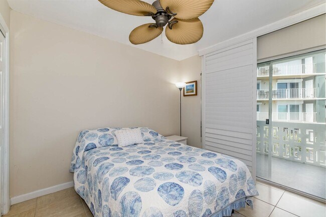 Building Photo - Beautiful furnished Ocean front condo available after April 2026 to December 2026