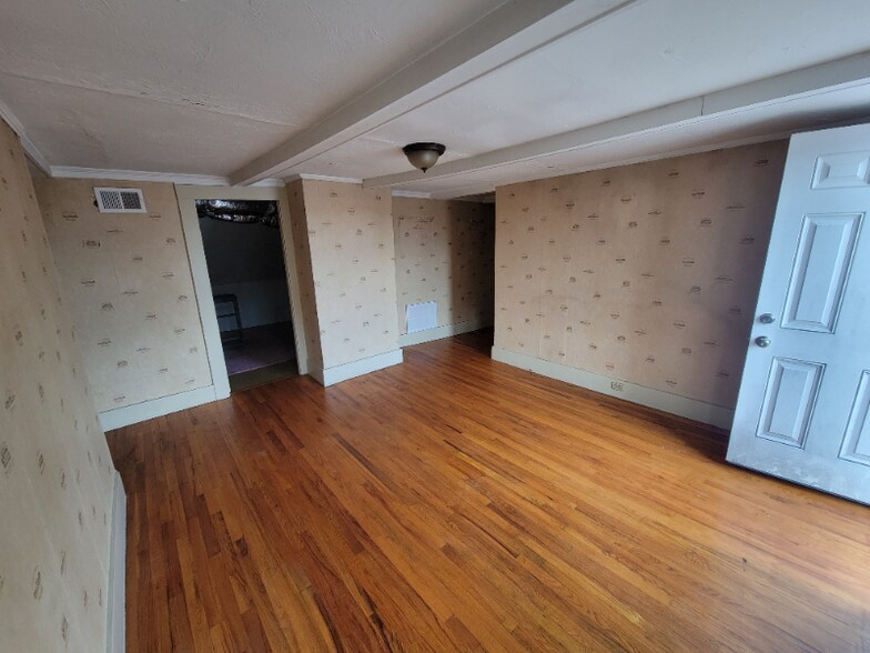 Building Photo - 4 Farnsworth Ct