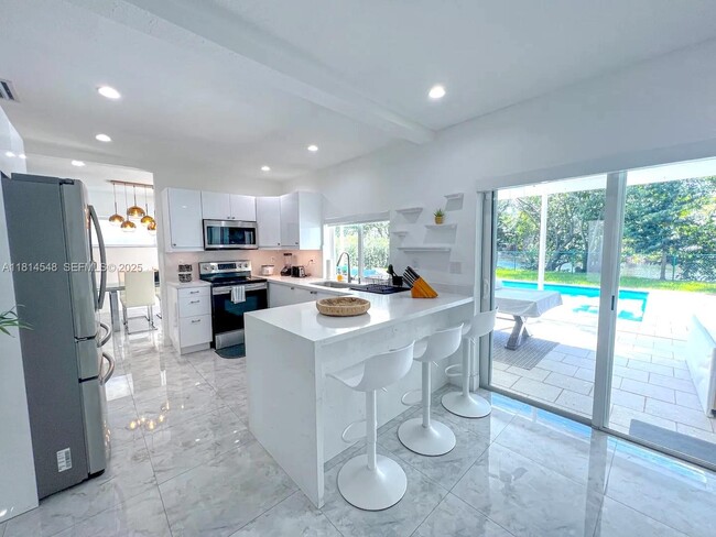 Building Photo - 200 NW 86th St